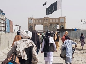 Pakistan'ın sınır dışı kararı sonrası binlerce Afgan ülkeden kaçıyor