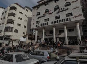 İsrail’den hastane çevresine saldırı