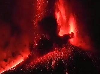 İtalya'da Etna Yanardağı yeniden faaliyete geçti