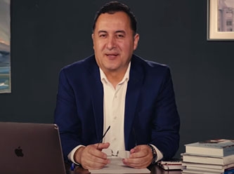 Hocaefendi'nin Tahta kulübesindeki Siyah kaplı kitap