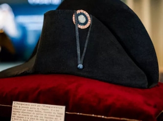 Napolyon'un imzalı şapkası rekor fiyata satıldı