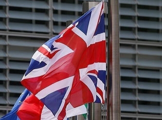İngiltere göçü azaltmak için vize vermeyi zorlaştırdı