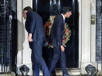 İngiltere ve Hollanda başbakanlarını kapıda unuttular
