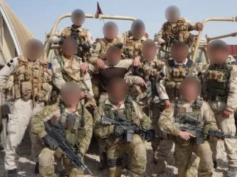 İngiltere, eğittiği Afgan askerleri Taliban'a teslim etmeye hazırlanıyor