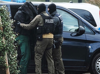 Almanya'da 3 kişiye Neonazi gözaltısı