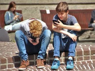 Sosyal medya çocukları depresif mi yapıyor?