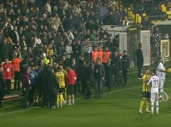 Süper Lig maçında büyük skandal: İstanbulspor sahadan çekildi
