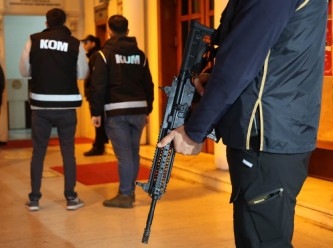 Adana Büyükşehir Belediyesi'ne operasyonda 5 kişi tutuklandı