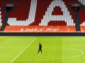 Amatör takıma elenen Ajax taraftarlarından ilginç bir yolla özür diledi