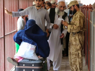 O Afgan göçmenler de sınır dışı edildi