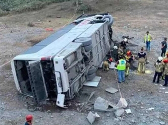 Yolcu otobüsü devrildi: Ölü ve yaralılar var