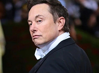 Elon Musk'ı eleştiren kovuluyor