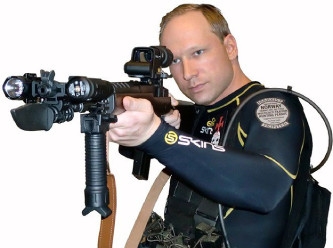 Katliamcı Breivik'ten İsveç'e şaşırtan dava