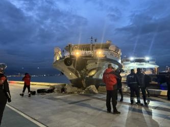 İzmir'de korku dolu anlar! Vapur karaya oturdu