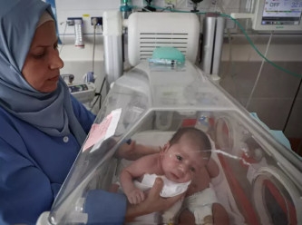 Gazze'deki 'savaş cehenneminde' 20 bin bebek dünyaya geldi