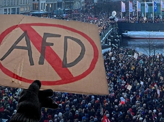 Almanya'da on binlerce insan, aşırı sağa karşı yine sokakta