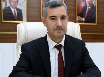 Gri pasaport skandalıyla gündeme gelen başkanı AKP çizdi