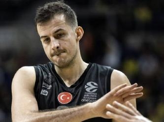 Eski Fenerbahçeli yıldız bıçaklı saldırıya uğradı: Saldıran kişi de eski futbolcu