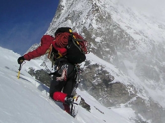 Everest'e tırmanan dağcılara ilginç yasak
