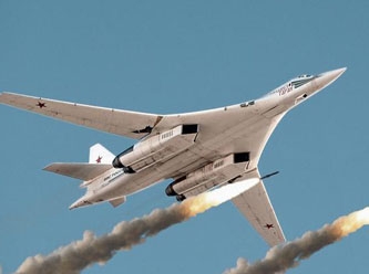 Putin, nükleer silah taşıyabilen 'Tu-160M' jeti uçurdu