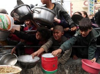 Gazze’ye ulaşan insani yardımlar yarı yarıya azaldı