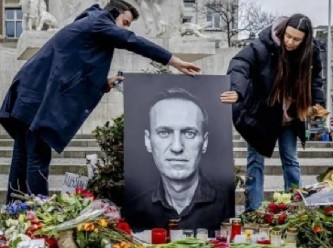 Cezaevinde ölen Navalni için Moskova'da cenaze töreni