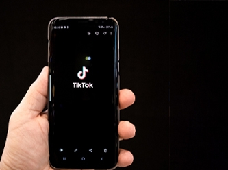 Aşırı sağcılar TikTok'ta gençlerin peşinde