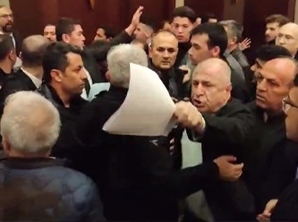 Zafer Partililer birbirine girdi, tekme ve yumruklar havada uçuştu