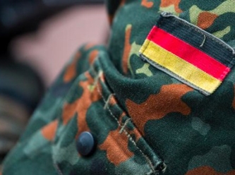 Almanların yarısı zorunlu askerlikten yana
