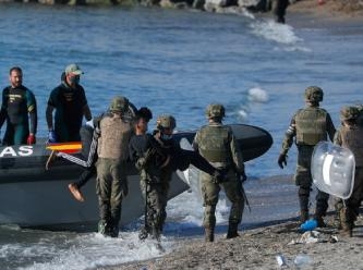 Akdeniz'de 60 göçmen boğularak can verdi