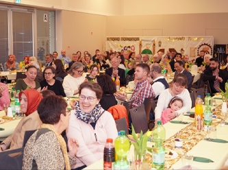 Almanya Fulda’da görkemli iftar: KHK'lı Betül öğretmen unutulmadı