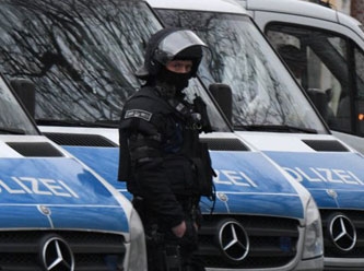 Berlin'deki İsrail protestoculara polis müdahalesi