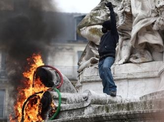 Paris’te olaylı 1 Mayıs eylemleri