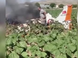 Eğitim uçağı düştü iki pilot şehit oldu