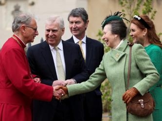 Kraliyet ailesine bir şok daha: Hastaneye kaldırıldı