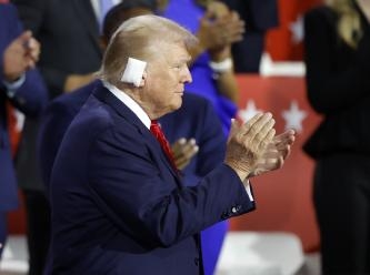 Trump'tan FED'e faiz tehdidi: Seçim öncesinde faiz indirmemeli