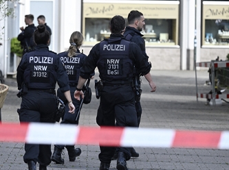 Almanya'da yeni bıçaklı saldırgan kabusu: Polis saldırganı öldürdü