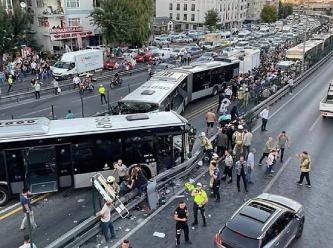 Metrobüs kazasında gözaltına alınan 3 kişi adliyeye sevk edildi