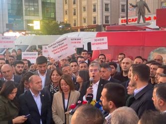 CHP Esenyurt Cumhuriyet Meydanı'nda 'demokrasi nöbeti'nde: 'Suç duyurusunda bulunuyoruz'