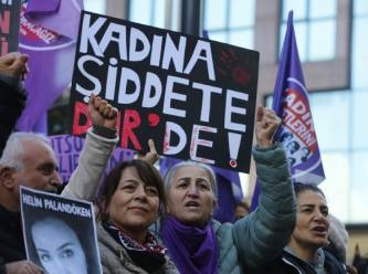 25 Kasım Kadına Yönelik Şiddetle Mücadele Günü'nde yürüyüş yapan kadınlara gözaltı