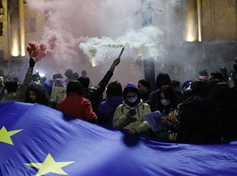 Gürcistan'da 'AB' protestoları devam ediyor: Çok sayıda gözaltı var