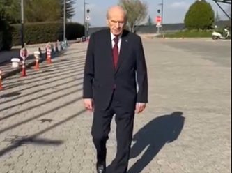MHP'den Bahçeli paylaşımı: Daha yolun yarısı var!