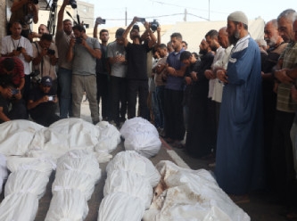 İsrail'in Gazze'ye saldırılarında en az 80 kişi hayatını kaybetti