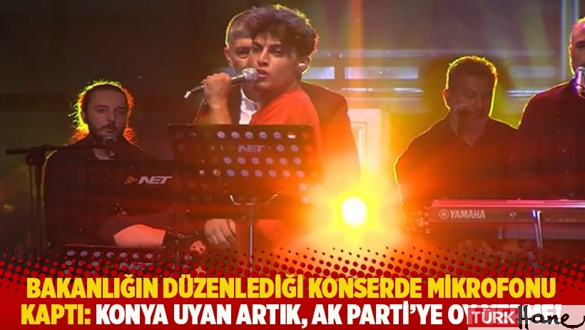 Bakanlığın düzenlediği konserde mikrofonu kaptı: Konya uyan artık, AK Parti'ye oy verme!