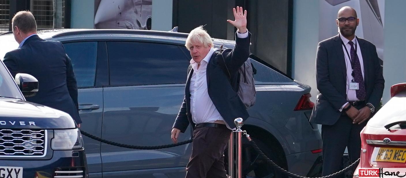 Boris Johnson aday olmayacağını açıkladı