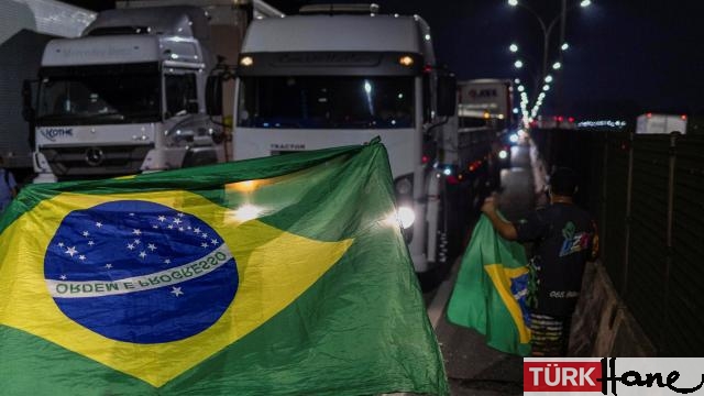 Brezilya’da Bolsonaro’nun seçim yenilgisinin ardından kamyoncular yolları kapattı