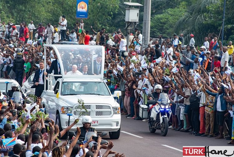 Papa Francis’ten dünyanın zengin güçlerine mesaj: Afrika’dan elinizi çekin