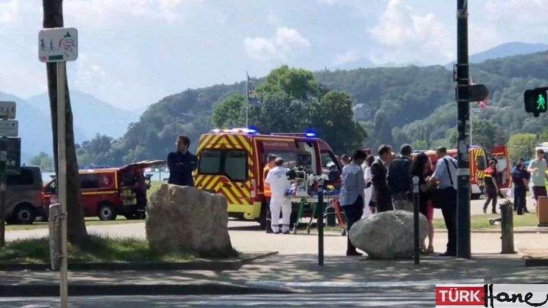 Fransa’da parkta bıçaklı saldırı