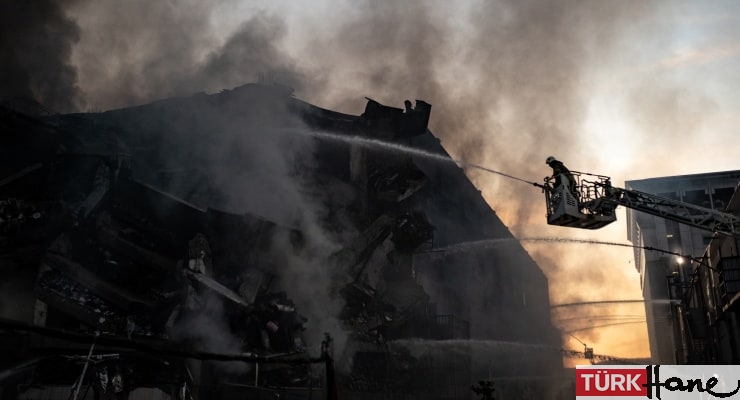 Başakşehir’de fabrikada çıkan yangını söndürme çalışmaları ikinci gününde