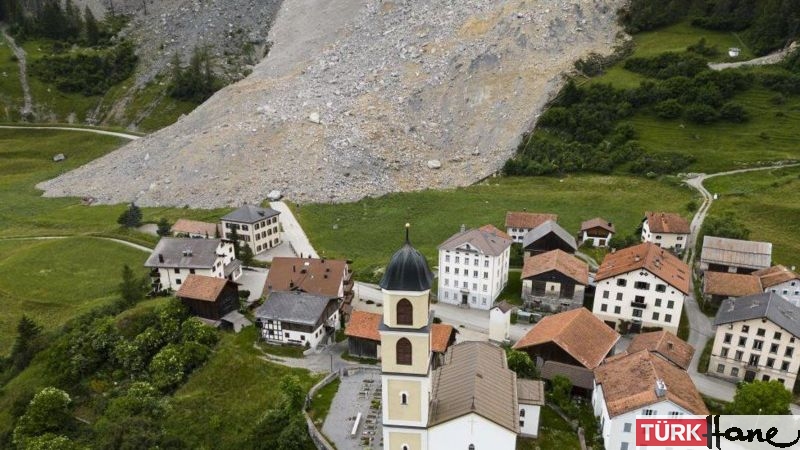 İsviçre’de bir köy heyelandan kıl payı kurtuldu